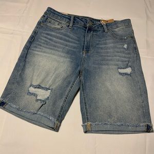 Mid Rise Bermuda shorts pants